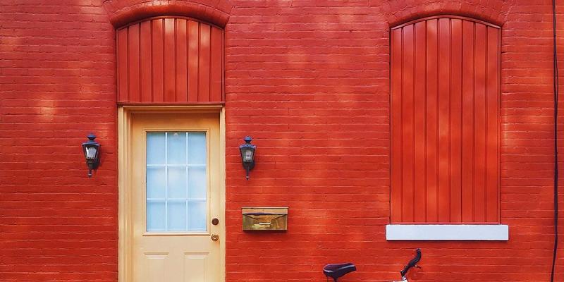 从X射线到心灵图谱：罗莎琳德·卡迪亚的视觉技术如何革新压力咨询与婚姻家庭治疗中的象征解读