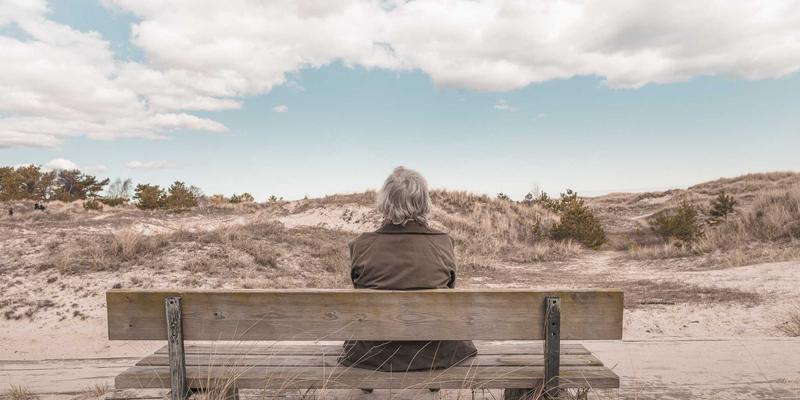 罗莎琳德·卡迪亚84：以情感治疗与MFT重塑情绪管理的现代范式